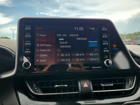 Used 2020 Toyota C-HR LE FWD image 13