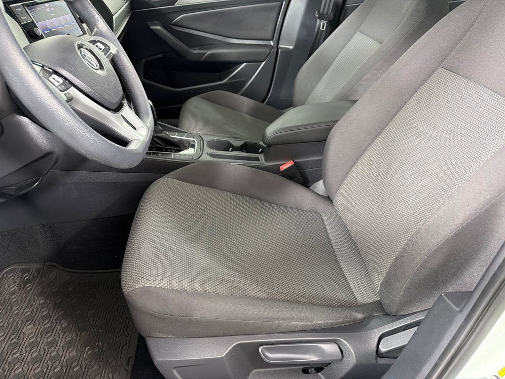 Used 2019 Volkswagen Jetta SE FWD image 12