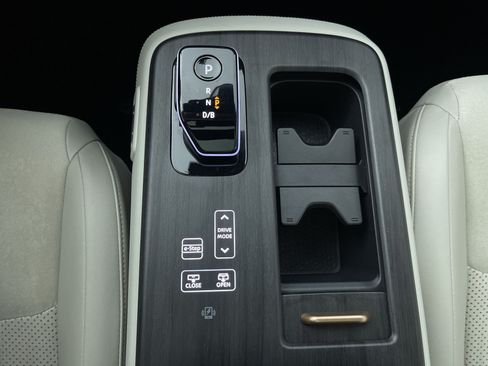 Certified 2024 Nissan Ariya AWD image 22