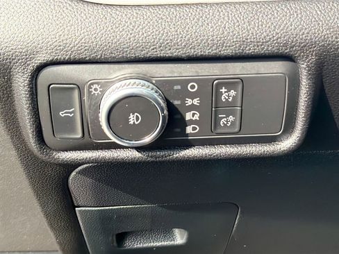 Used 2021 Ford Explorer XLT w/ Equipment Group 202A image 14