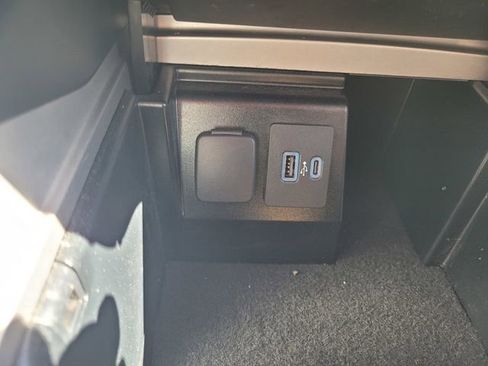 Certified 2021 Ford Explorer XLT image 24