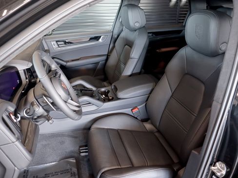 New 2026 Porsche Cayenne GTS AWD/4WD image 5
