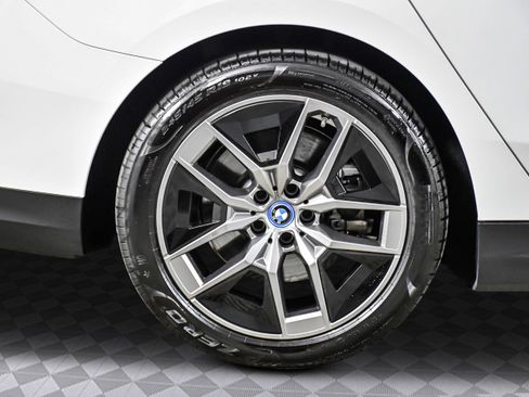 Used 2025 BMW i5 eDrive40i w/ Executive Package image 35