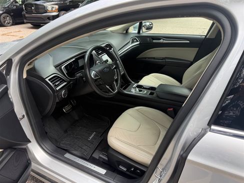 Used 2018 Ford Fusion Titanium AWD/4WD image 9