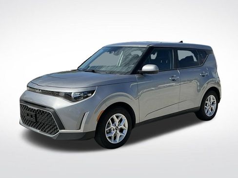 Used 2025 Kia Soul LX w/ LX Technology Package FWD image 2
