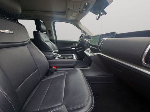 Used 2025 Ford Expedition Platinum AWD/4WD image 14