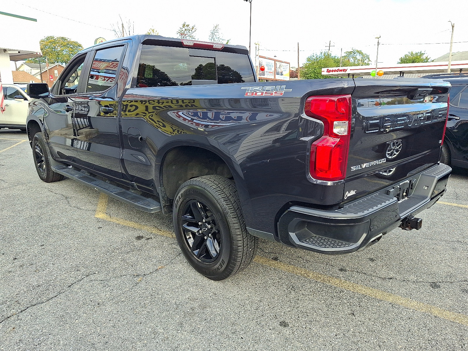 Used 2024 Chevrolet Silverado 1500 LT Trail Boss w/ LT Trail Boss Premium Package AWD/4WD image 2