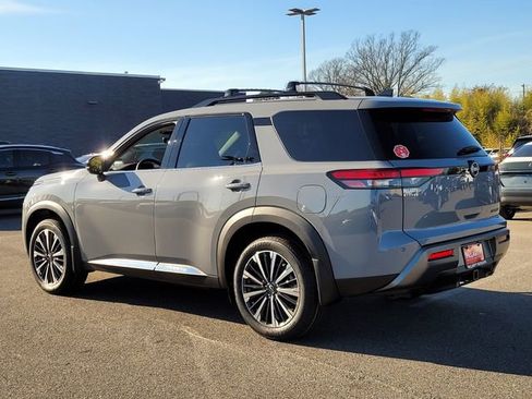 New 2026 Nissan Pathfinder Platinum FWD image 3
