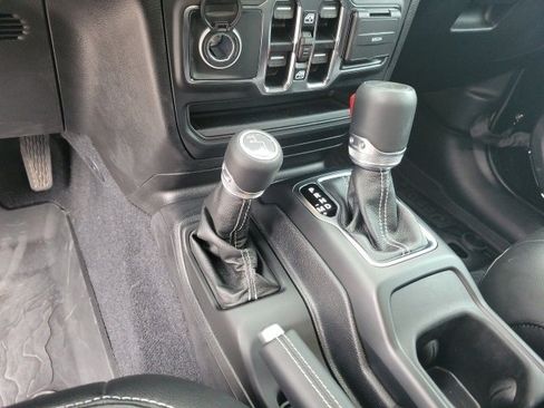 Used 2021 Jeep Gladiator Overland image 13