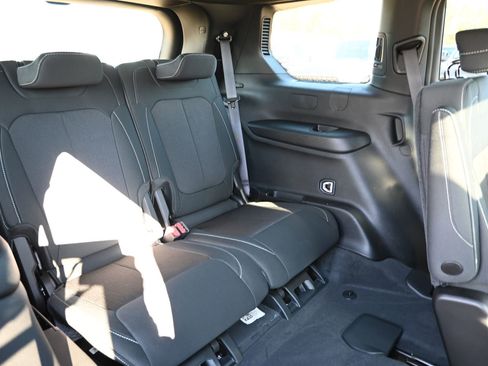 New 2025 Jeep Grand Cherokee L Laredo image 22