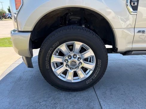 Used 2017 Ford F250 Platinum w/ Platinum Ultimate Package AWD/4WD image 4