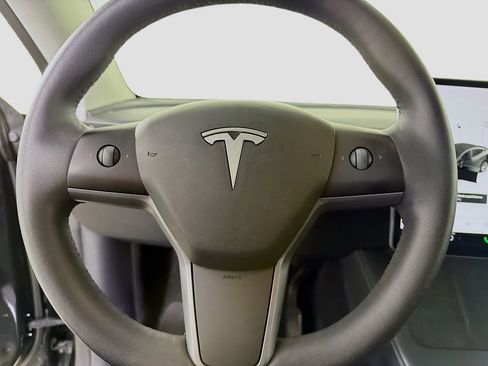 Used 2021 Tesla Model Y Long Range image 14