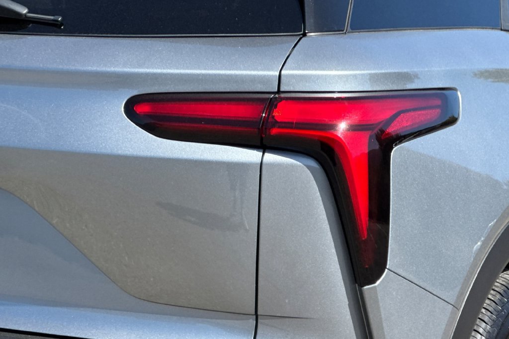 Used 2025 Chevrolet Blazer EV LT FWD image 33