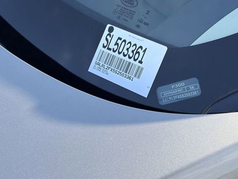 Used 2025 Land Rover Discovery Dynamic SE image 33