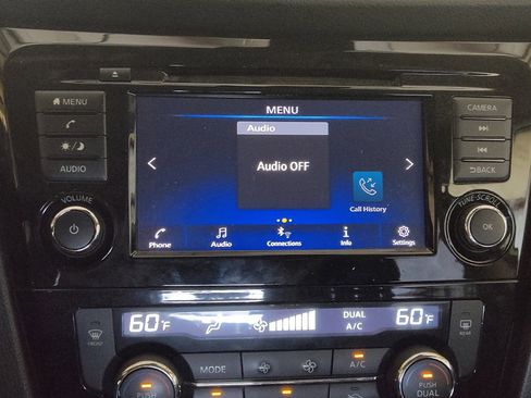 Used 2020 Nissan Rogue SV FWD image 25