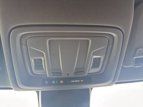 Used 2024 GMC Sierra 1500 SLT image 19