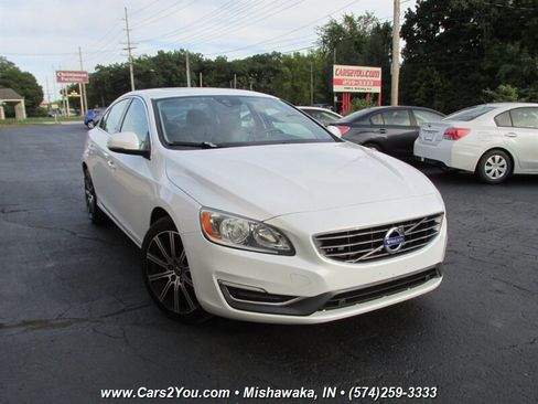 Used 2017 Volvo S60 T5 Inscription image 9