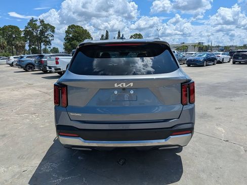 Certified 2025 Kia Sorento S FWD image 7
