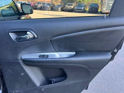 Used 2013 Dodge Journey SXT FWD image 12