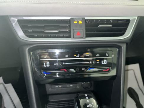 Used 2025 Volkswagen Taos SE FWD image 20