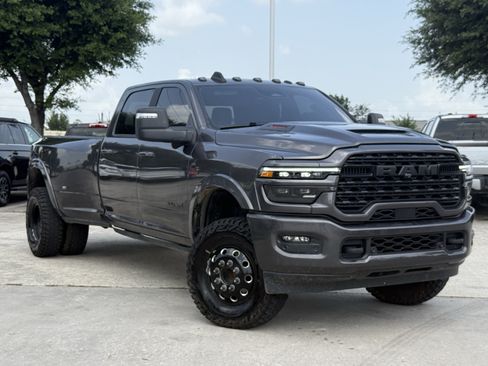 Used 2025 RAM 3500 Limited AWD/4WD image 2