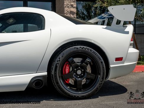 Used 2009 Dodge Viper ACR RWD image 32