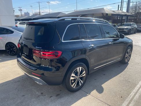 Used 2025 Mercedes-Benz GLB 250 4MATIC w/ Winter Package image 5