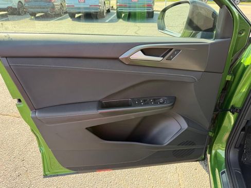 Used 2025 Volkswagen Taos SE AWD/4WD image 14