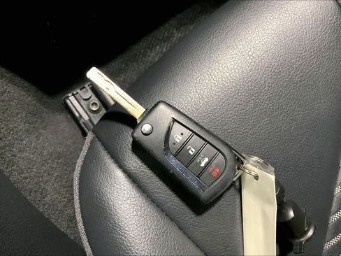 Used 2023 Toyota Camry SE AWD/4WD image 15