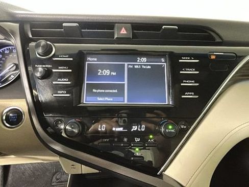 Used 2018 Toyota Camry XLE FWD image 23