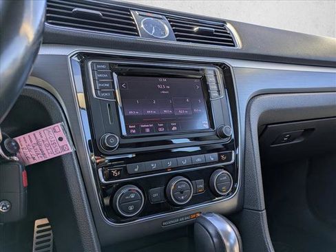 Used 2017 Volkswagen Passat 1.8T R-Line image 11