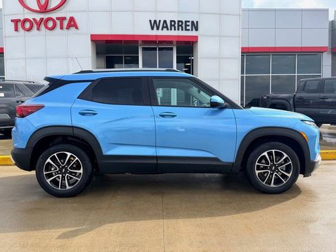 Used 2025 Chevrolet TrailBlazer LT w/ LT Cold Weather Package image 3