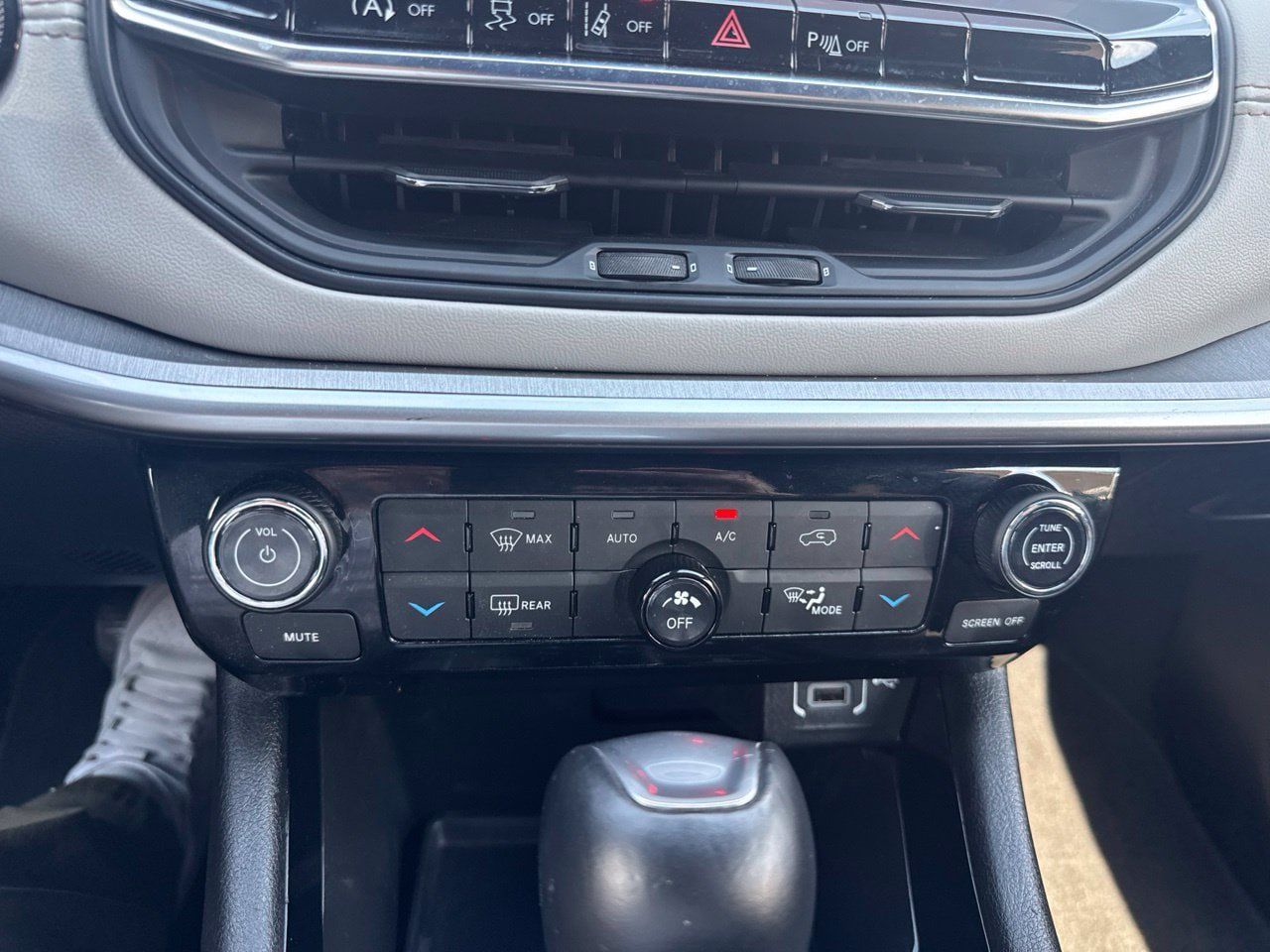 Used 2025 Jeep Compass Limited AWD/4WD image 13