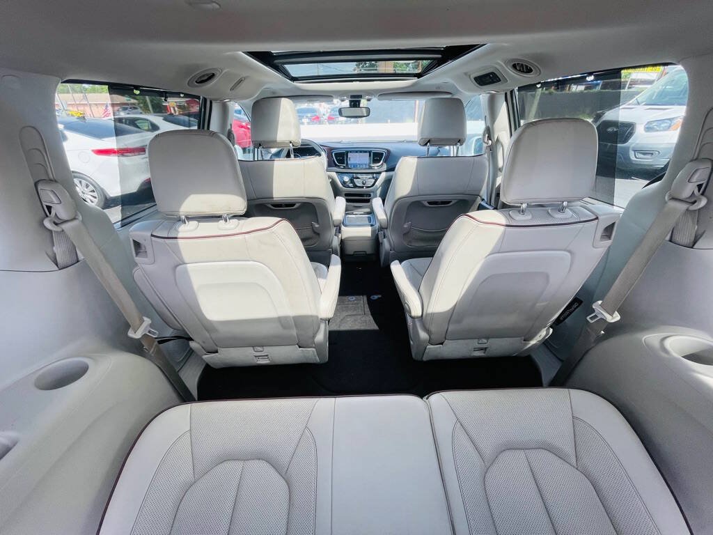 Used 2020 Chrysler Pacifica Limited FWD image 27