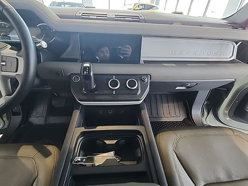 Used 2022 Land Rover Defender 110 SE image 23