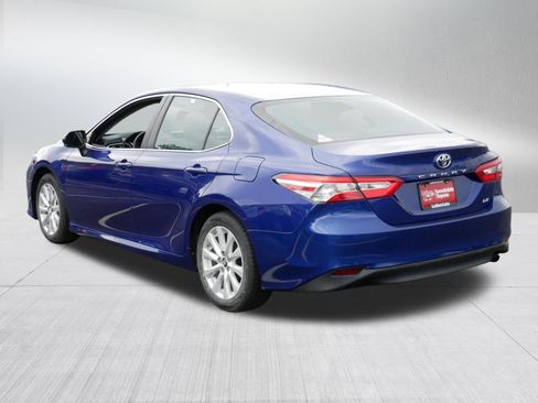 Used 2018 Toyota Camry LE w/ Convenience Package FWD image 5