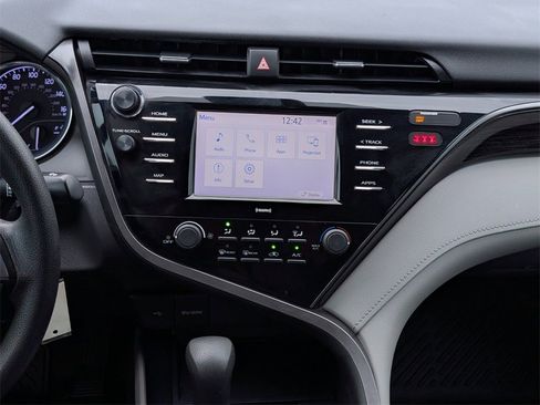 Used 2020 Toyota Camry LE image 12