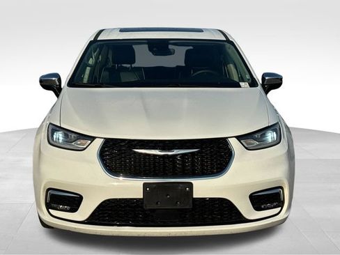 Used 2023 Chrysler Pacifica Limited FWD image 8