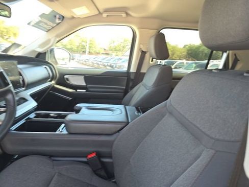 Used 2025 Ford Expedition Active AWD/4WD image 10