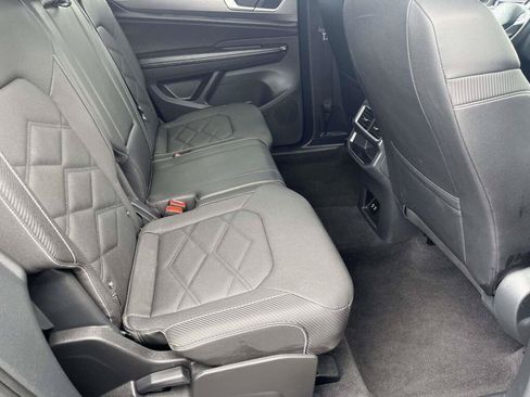 Used 2025 Volkswagen Atlas Cross Sport SE FWD image 21