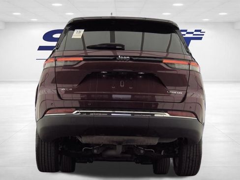 Used 2024 Jeep Grand Cherokee Laredo X AWD/4WD image 7