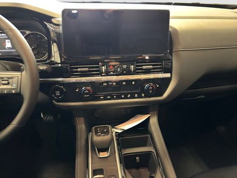 New 2026 Nissan Pathfinder SV w/ SV Premium Package AWD/4WD image 11