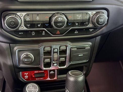 Used 2021 Jeep Gladiator Mojave w/ Cold Weather Group AWD/4WD image 16
