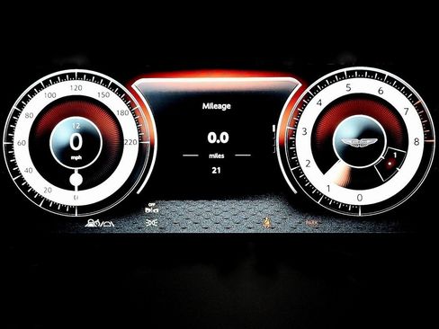 Used 2025 Aston Martin DBX 707 image 32