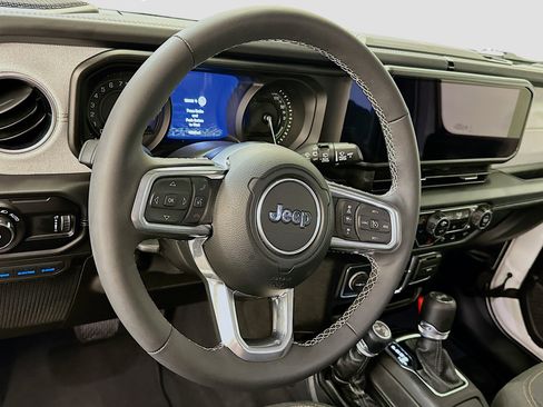 Used 2025 Jeep Wrangler Sahara w/ Safety Group image 18