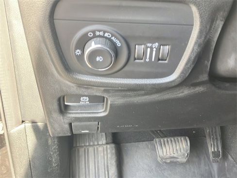 Used 2022 Jeep Grand Cherokee Overland w/ Adv Protech Group III image 23