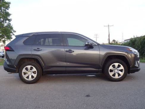 Used 2023 Toyota RAV4 LE FWD image 4