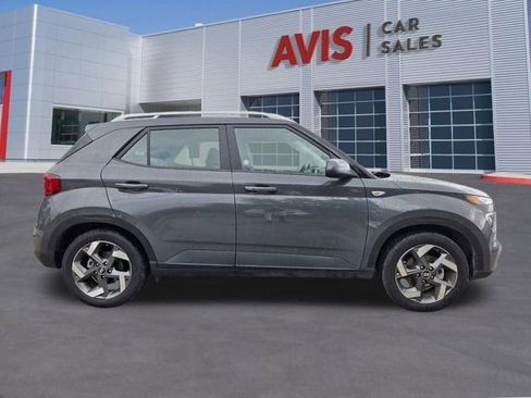 Used 2025 Hyundai Venue SEL FWD image 5
