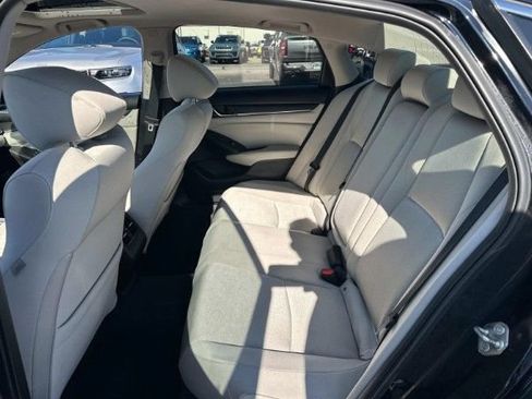 Used 2018 Honda Accord EX image 4