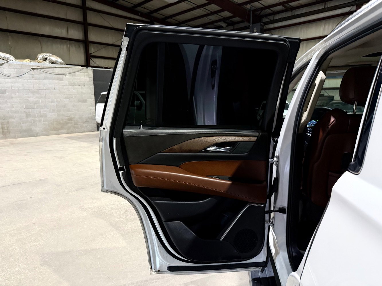Used 2017 Cadillac Escalade Premium Luxury RWD image 15